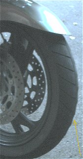 Frontreifen (Macadam) der TDM nach 9.000 km [41 kB]