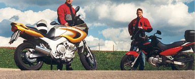 Links meine TDM und rechts die Suzuki meines Vaters [70 kB]